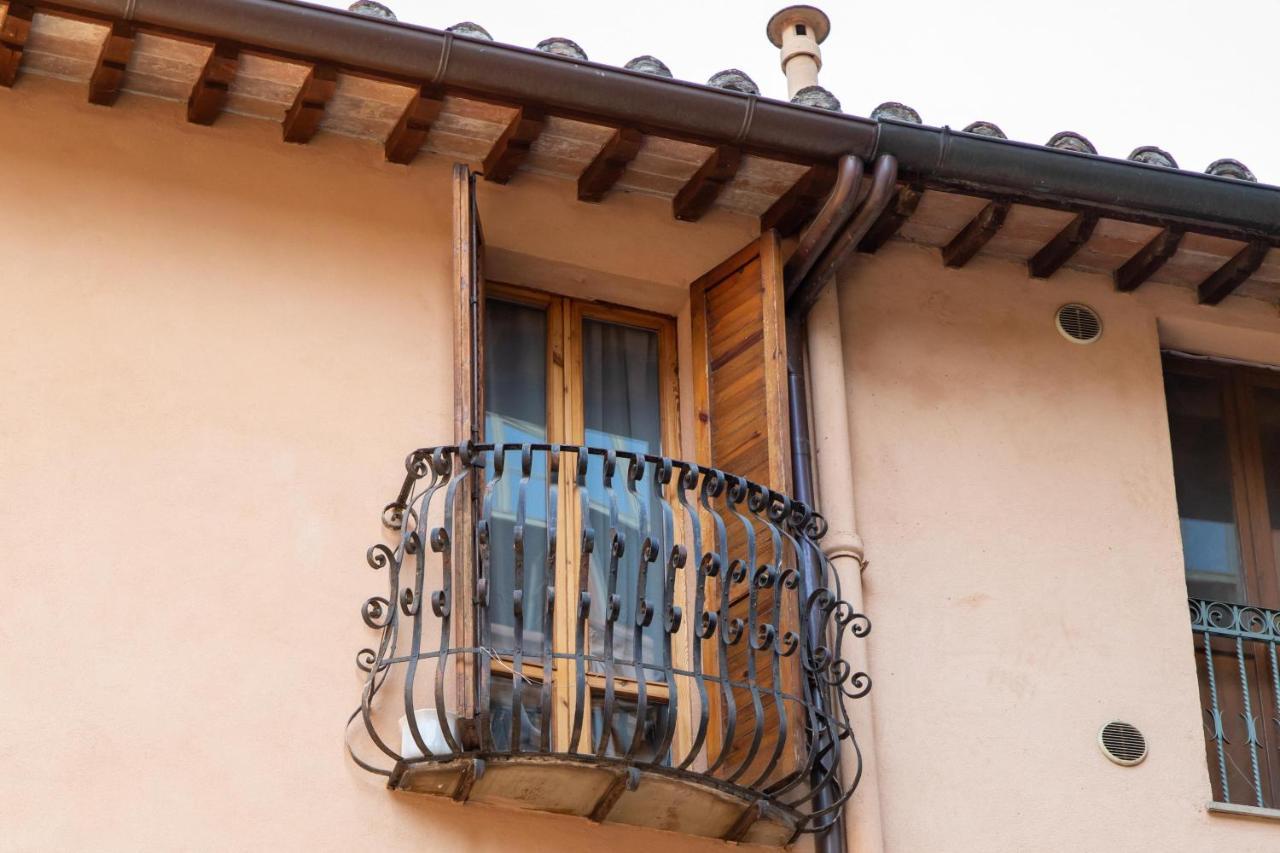 La Conca Apartment: A View On The Roman Aqueduct بيرودجا المظهر الخارجي الصورة